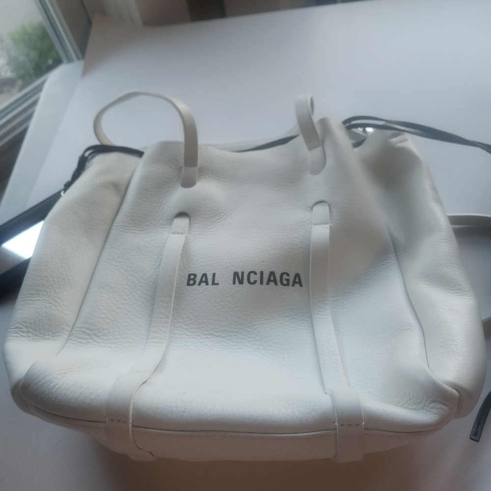 Balenciaga Everday Shopping Tote White leather in VGUC - Picture 2 of 16